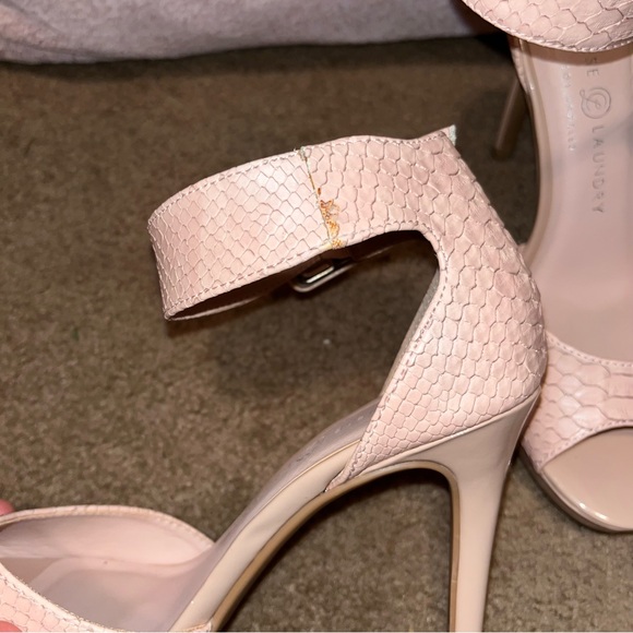 Chinese Laundry size 7.5 women’s pale pink snakeskin platforms - Picture 6 of 12